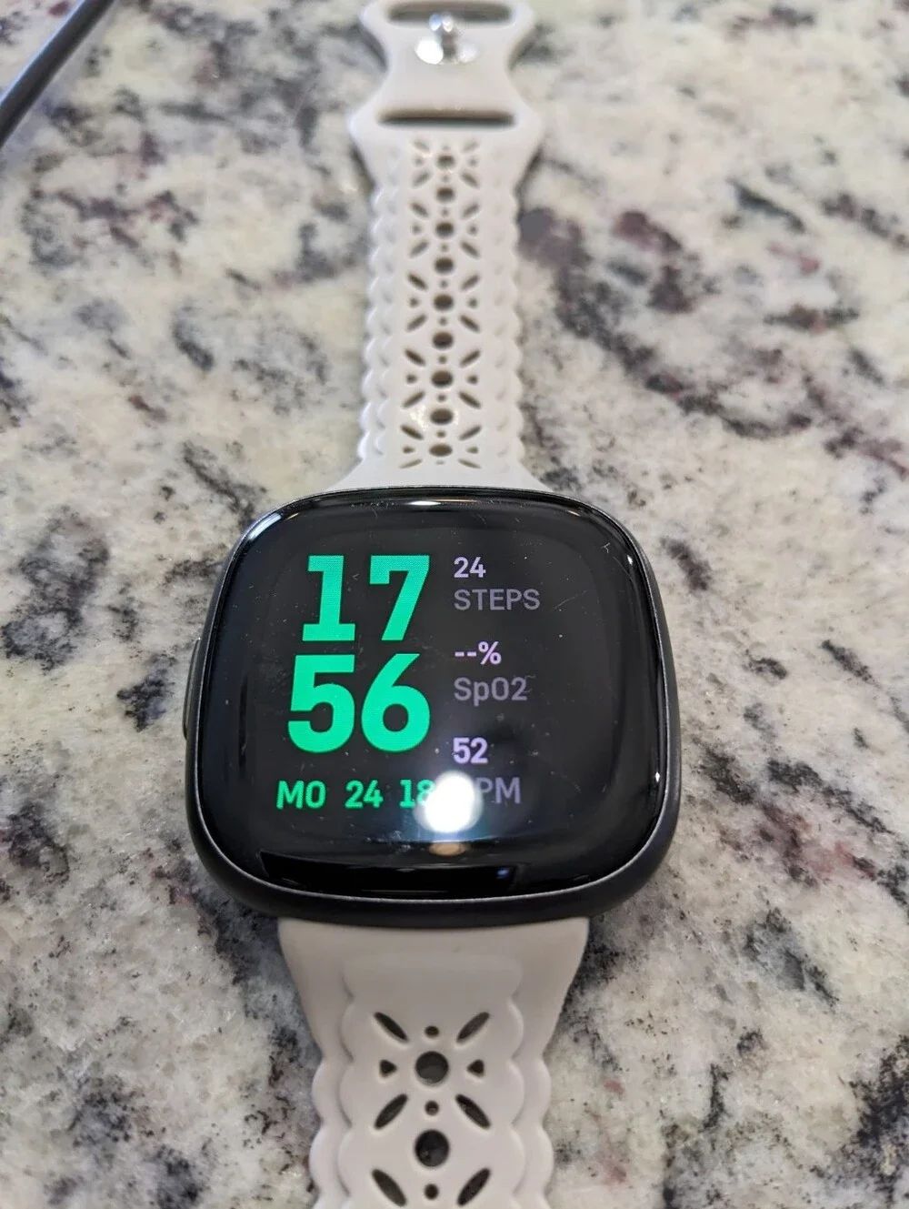 Fitbit Versa 4 Smartwatch & Silicone Band Bundle